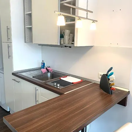 Luxurious , Next To University& Wifi, Free Parking, Bed&matress 아파트 *