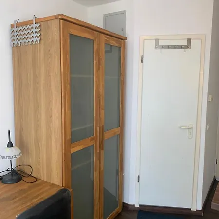 Luxurious , Next To University& Wifi, Free Parking, Bed&matress