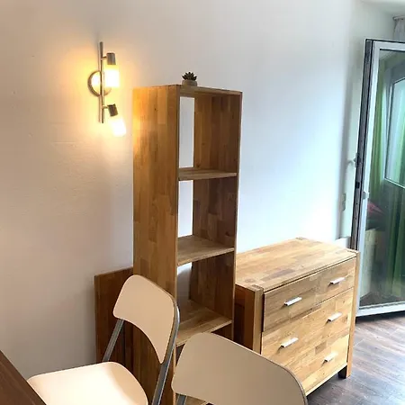 Luxurious , Next To University& Wifi, Free Parking, Bed&matress