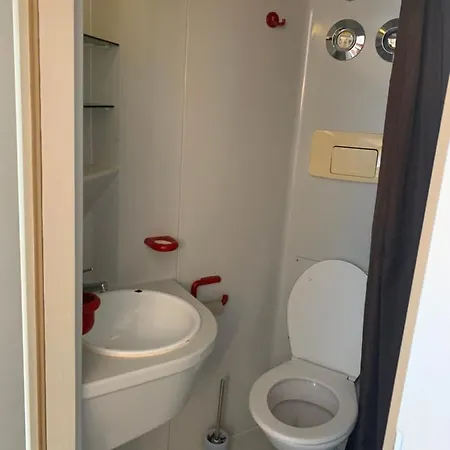 Luxurious , Next To University& Wifi, Free Parking, Bed&matress * 레겐스부르크