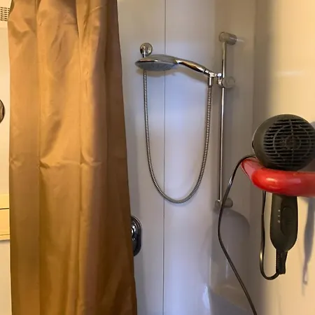 Luxurious , Next To University& Wifi, Free Parking, Bed&matress *