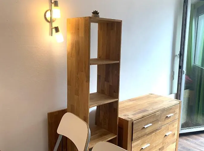 Luxurious , Next To University& Wifi, Free Parking, Bed&matress